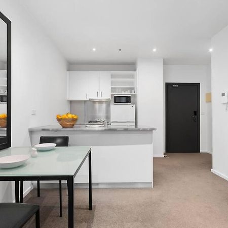 108 Astral Apartments Melbourne Exterior photo