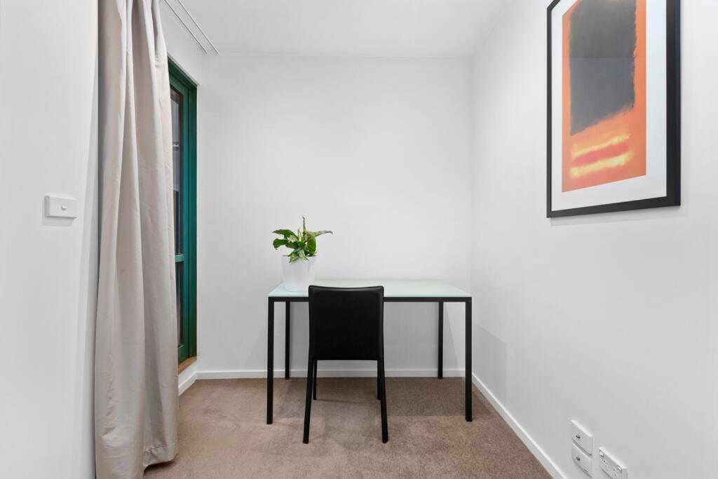 108 Astral Apartments Melbourne Exterior photo