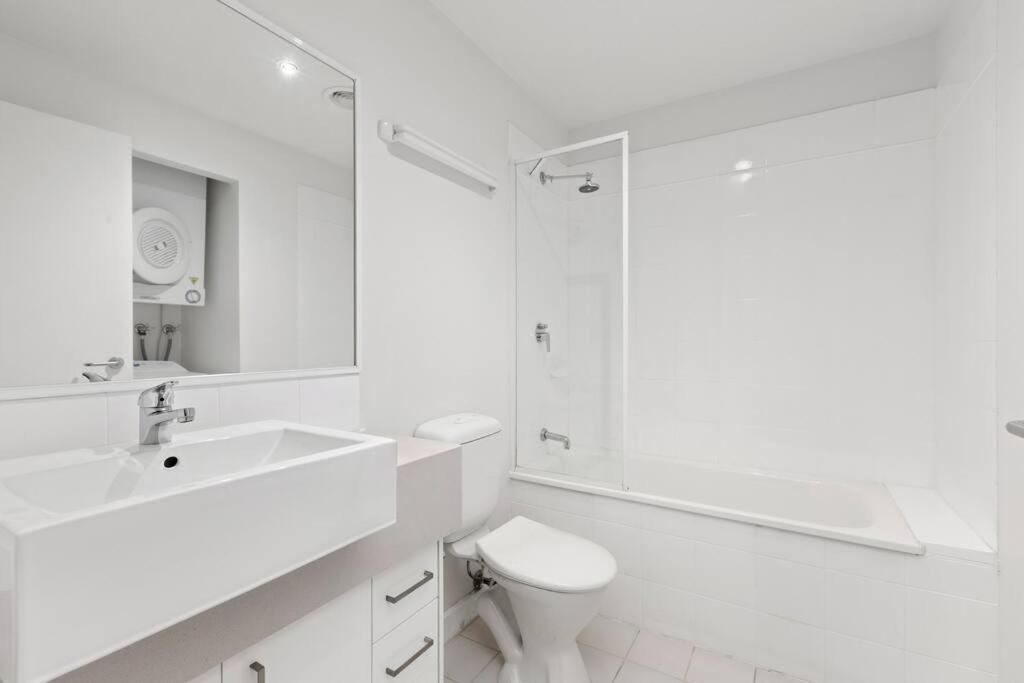 108 Astral Apartments Melbourne Exterior photo